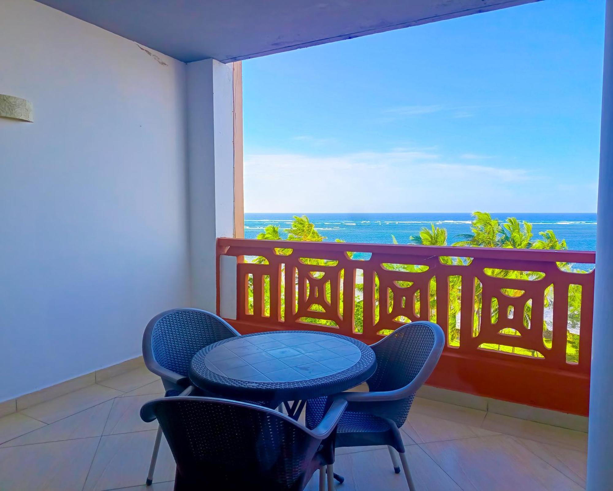 Ivory Beachfront Stays Момбаса Екстериор снимка