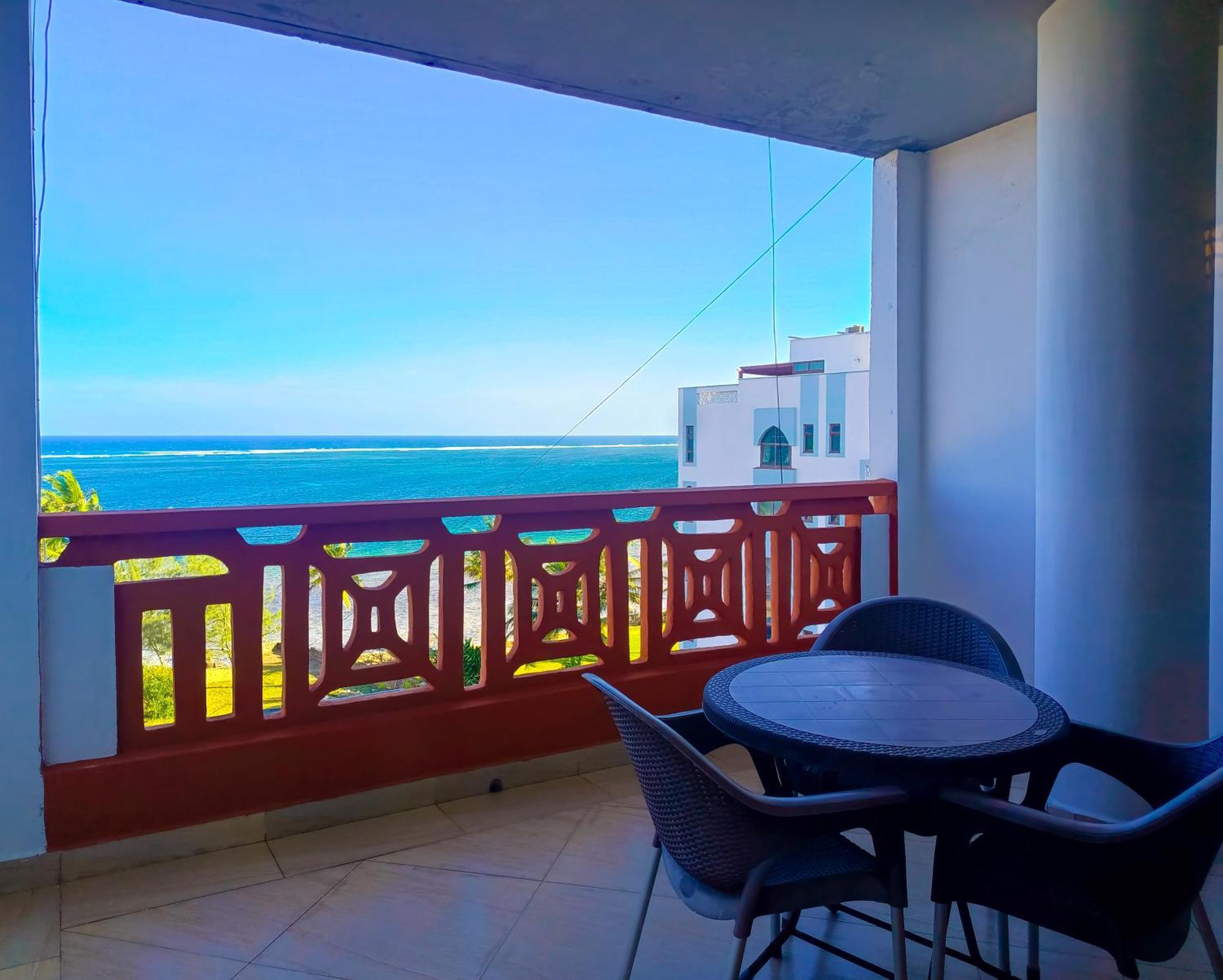 Ivory Beachfront Stays Момбаса Екстериор снимка