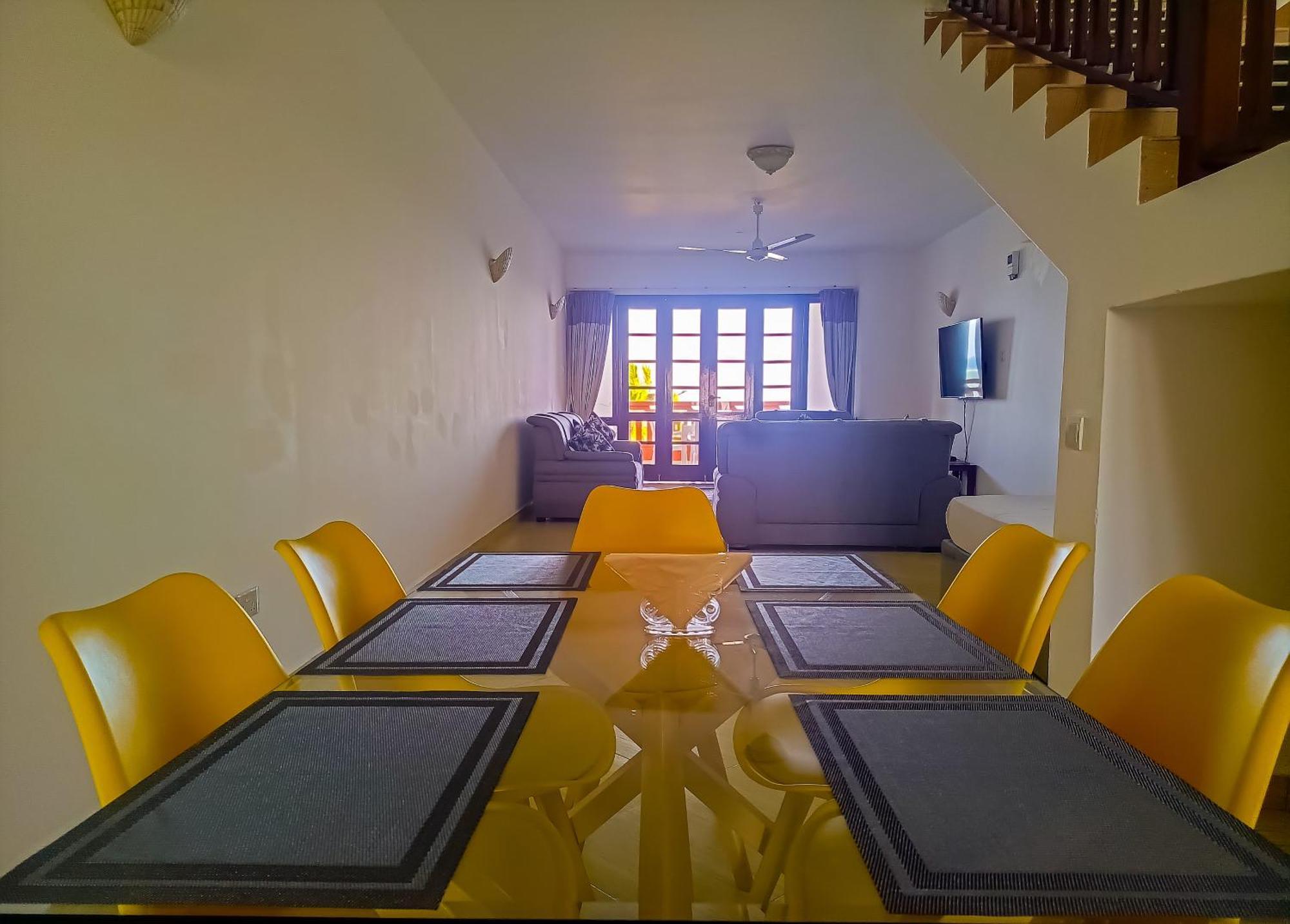 Ivory Beachfront Stays Момбаса Екстериор снимка